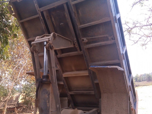 หกล้อ อีซูซุ ร็อค195แรง แอร์ พ.เพาเวอร์ สภาพดีรถใช้งานทุกวัน เอกสารทะเบียนพร้อมโอน ร็อค195แรงราคาเบาๆ 735,000ต่อรองได้ครับ