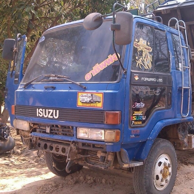 หกล้อ อีซูซุ ร็อค195แรง แอร์ พ.เพาเวอร์ สภาพดีรถใช้งานทุกวัน เอกสารทะเบียนพร้อมโอน ร็อค195แรงราคาเบาๆ 735,000ต่อรองได้ครับ