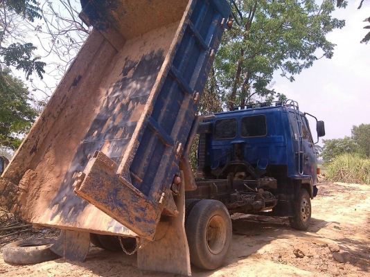 หกล้อ อีซูซุ ร็อค195แรง แอร์ พ.เพาเวอร์ สภาพดีรถใช้งานทุกวัน เอกสารทะเบียนพร้อมโอน ร็อค195แรงราคาเบาๆ 735,000ต่อรองได้ครับ