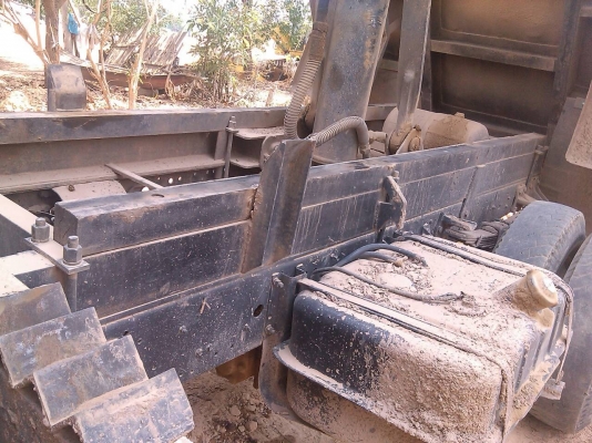 หกล้อ อีซูซุ ร็อค195แรง แอร์ พ.เพาเวอร์ สภาพดีรถใช้งานทุกวัน เอกสารทะเบียนพร้อมโอน ร็อค195แรงราคาเบาๆ 735,000ต่อรองได้ครับ