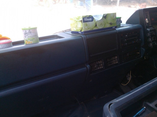 หกล้อ อีซูซุ ร็อค195แรง แอร์ พ.เพาเวอร์ สภาพดีรถใช้งานทุกวัน เอกสารทะเบียนพร้อมโอน ร็อค195แรงราคาเบาๆ 735,000ต่อรองได้ครับ