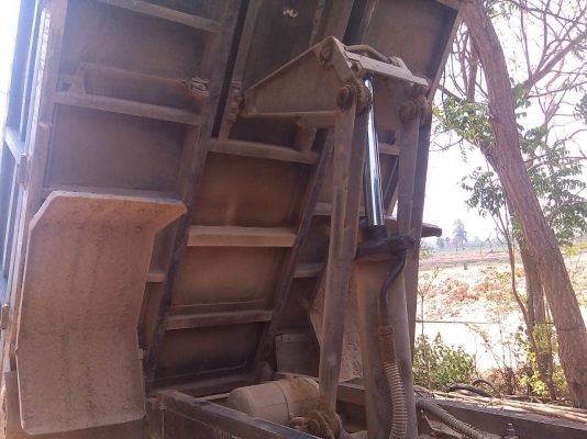 หกล้อ อีซูซุ ร็อค195แรง แอร์ พ.เพาเวอร์ สภาพดีรถใช้งานทุกวัน เอกสารทะเบียนพร้อมโอน ร็อค195แรงราคาเบาๆ 735,000ต่อรองได้ครับ