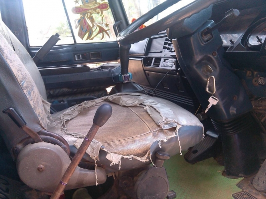 หกล้อ อีซูซุ ร็อค195แรง แอร์ พ.เพาเวอร์ สภาพดีรถใช้งานทุกวัน เอกสารทะเบียนพร้อมโอน ร็อค195แรงราคาเบาๆ 735,000ต่อรองได้ครับ