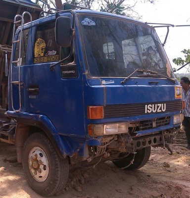 หกล้อ อีซูซุ ร็อค195แรง แอร์ พ.เพาเวอร์ สภาพดีรถใช้งานทุกวัน เอกสารทะเบียนพร้อมโอน ร็อค195แรงราคาเบาๆ 735,000ต่อรองได้ครับ