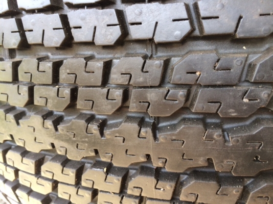 ขายล้อแม็กป้ายแดง ISUZU D-MAX X-SERIES สีรมดำพร้อมยางขอบ 17 มีตุ่มหน้ายางยังมีอยู่