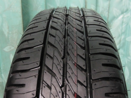 ขายยางติดรถป้ายแดง Honda Jazz ยางปี 14 ขนาด 175 65R 15 สภาพใหม่มากๆ