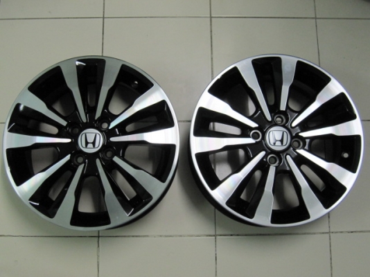 ขายล้อแม็ก Honda City ขอบ 15 ทำสีร่องดำ ปัดเงามาใหม่