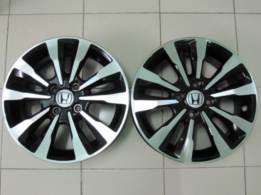 ขายล้อแม็ก Honda City ขอบ 15 ทำสีร่องดำ ปัดเงามาใหม่