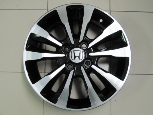 ขายล้อแม็ก Honda City ขอบ 15 ทำสีร่องดำ ปัดเงามาใหม่