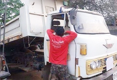 HINO KM 100 HP DM100 หกล้อดั๊มพ์ กระบะดั๊มพ์เหล็ก 5 ตันความยาว 3.60 เมตรสภาพดีไม่มีผุพร้อมบรรทุกหนักได้เลยครับ เครื่องยนต์แรงดีเดิมดีใช้งานได้ปกติดีครับ หัวเก๋งไม่ผุยังคงสภาพดีเดิมบางภายในคอนโซลยังดีอยู่ เบาะมีขาดตามสภาพครับ พวงมาลัยเพาเวอร์ ช่วงล่างใหญ่ค HINO KM 100 HP DM100 หกล้อดั๊มพ์ กระบะดั๊มพ์เหล็ก 5 ตันความยาว 3.60 เมตรสภาพดีไม่มีผุพร้อมบรรทุกหนักได้เลยครับ เครื่องยนต์แรงดีเดิมดีใช้งานได้ปกติดีครับ หัวเก๋งไม่ผุยังคงสภาพดีเดิมบางภายในคอนโซลยังดีอยู่ เบาะมีขาดตามสภาพครับ พวงมาลัยเพาเวอร์ ช่วงล่างใหญ่ค