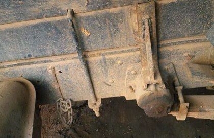 HINO KM 100 HP DM100 หกล้อดั๊มพ์ กระบะดั๊มพ์เหล็ก 5 ตันความยาว 3.60 เมตรสภาพดีไม่มีผุพร้อมบรรทุกหนักได้เลยครับ เครื่องยนต์แรงดีเดิมดีใช้งานได้ปกติดีครับ หัวเก๋งไม่ผุยังคงสภาพดีเดิมบางภายในคอนโซลยังดีอยู่ เบาะมีขาดตามสภาพครับ พวงมาลัยเพาเวอร์ ช่วงล่างใหญ่ค HINO KM 100 HP DM100 หกล้อดั๊มพ์ กระบะดั๊มพ์เหล็ก 5 ตันความยาว 3.60 เมตรสภาพดีไม่มีผุพร้อมบรรทุกหนักได้เลยครับ เครื่องยนต์แรงดีเดิมดีใช้งานได้ปกติดีครับ หัวเก๋งไม่ผุยังคงสภาพดีเดิมบางภายในคอนโซลยังดีอยู่ เบาะมีขาดตามสภาพครับ พวงมาลัยเพาเวอร์ ช่วงล่างใหญ่ค