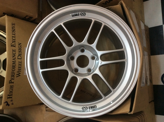 ขายRpf1 ขอบ18 กว้าง9.5/10.5 งานKK 17500 แถมครบพร้อมยางเพียง 25500 ด่วนนน