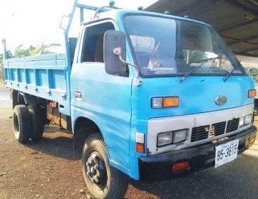 ISUZU TL 100 HP 4BC2 หกล้อดั๊มพ์ กระบะดั๊มพ์เหล็ก 5 ตันคอกเกษตรความยาว 4 เมตรสภาพสวยพร้อมบรรทุกได้เลยครับ เครื่องยนต์แรงดีไม่มีเยิ้ม มีสโลว์กลาง หัวเก๋งซีต้าร์สภาพอย่างสวยลงเล่มแล้ว ภายในเก๋งคอนโซลสวยครบ พวงมาลัยธรรมดา ช่วงล่างแน่นใหญ่ดีคัชซีไม่มีแตกไม่มี