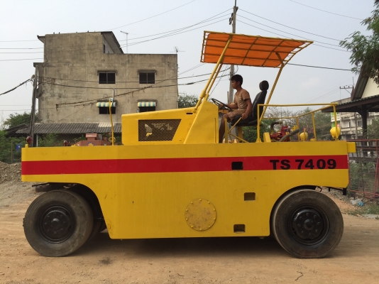 ต้องการขายรถบดล้อยาง9ล้อSAKAI TS7409 พร้อมใช้งาน เล่มทะเบียน