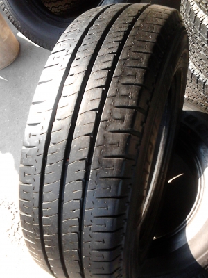 215/70R15 MICHELIN AGILIS  มี 1 เส้น ปี 2012  TEL.081-427-3941