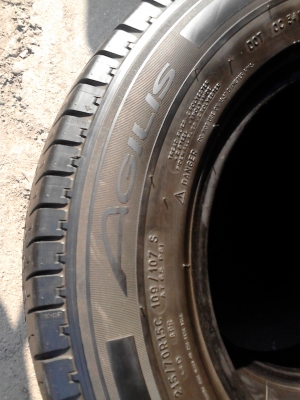 215/70R15 MICHELIN AGILIS  มี 1 เส้น ปี 2012  TEL.081-427-3941