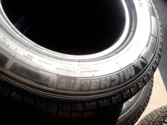 215/70R15 MICHELIN AGILIS  มี 1 เส้น ปี 2012  TEL.081-427-3941