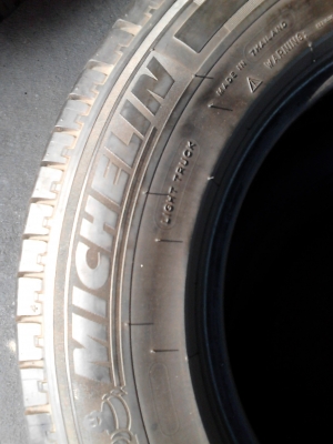 215/70R15 MICHELIN AGILIS  มี 1 เส้น ปี 2012  TEL.081-427-3941
