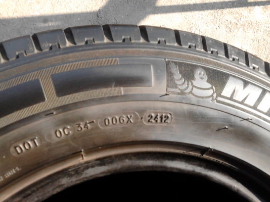 215/70R15 MICHELIN AGILIS  มี 1 เส้น ปี 2012  TEL.081-427-3941