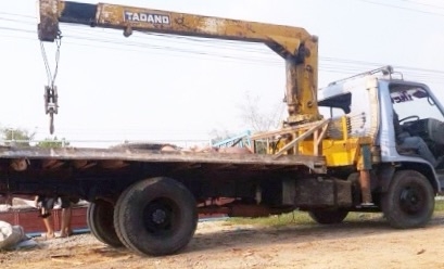 ISUZU NPR 110 HP 4BE1 รถบรรทุกหกล้อติดเครน TADANO 3 ตัน 3 ปลอก กระบะเหล็กคาร์โก้ความยาว 4.30 เมตรสภาพดีพร้อมใช้งานได้เลยครับ เครื่องยนต์ 110 แรงแรงดีไม่เยิ้ม เครนใช้งานได้ปกติดีทุกอย่างไม่มีปัญหา หัวเก๋งไม่ผุภายในคอนโซลครบ พวงมาลัยเพาเวอร์ ช่วงล่างแน่นดีเ