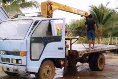 ISUZU NPR 110 HP 4BE1 รถบรรทุกหกล้อติดเครน TADANO 3 ตัน 3 ปลอก กระบะเหล็กคาร์โก้ความยาว 4.30 เมตรสภาพดีพร้อมใช้งานได้เลยครับ เครื่องยนต์ 110 แรงแรงดีไม่เยิ้ม เครนใช้งานได้ปกติดีทุกอย่างไม่มีปัญหา หัวเก๋งไม่ผุภายในคอนโซลครบ พวงมาลัยเพาเวอร์ ช่วงล่างแน่นดีเ ISUZU NPR 110 HP 4BE1 รถบรรทุกหกล้อติดเครน TADANO 3 ตัน 3 ปลอก กระบะเหล็กคาร์โก้ความยาว 4.30 เมตรสภาพดีพร้อมใช้งานได้เลยครับ เครื่องยนต์ 110 แรงแรงดีไม่เยิ้ม เครนใช้งานได้ปกติดีทุกอย่างไม่มีปัญหา หัวเก๋งไม่ผุภายในคอนโซลครบ พวงมาลัยเพาเวอร์ ช่วงล่างแน่นดีเ