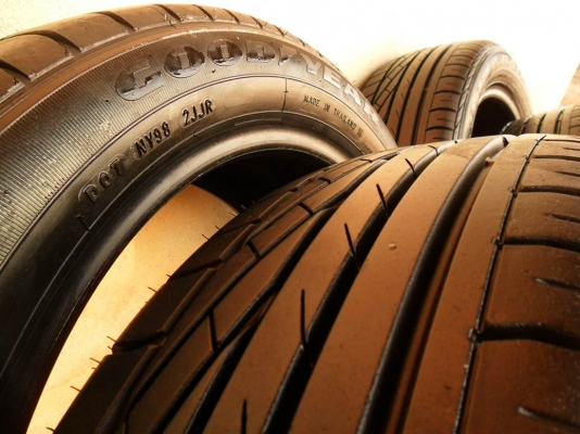 ยางขอบ16 กู๊ดเยียร์185-55-R16ลงพื้นกลางปี14(4เส้น3,600บ)ดอกหนา95\% ยางขอบ16 กู๊ดเยียร์185-55-R16ลงพื้นกลางปี14(4เส้น3,600บ)ดอกหนา95\%