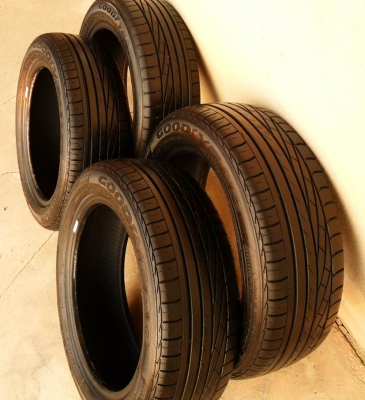 ยางขอบ16 กู๊ดเยียร์185-55-R16ลงพื้นกลางปี14(4เส้น3,600บ)ดอกหนา95\%