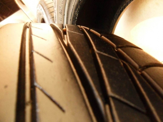 ยางขอบ16 กู๊ดเยียร์185-55-R16ลงพื้นกลางปี14(4เส้น3,600บ)ดอกหนา95\% ยางขอบ16 กู๊ดเยียร์185-55-R16ลงพื้นกลางปี14(4เส้น3,600บ)ดอกหนา95\%