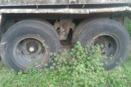 หางพื้นเรียบ   2  เพลา สามมิตร  หางปี 2542  ยาว  12.40  เมตร  กว้าง  2.5   เมตร