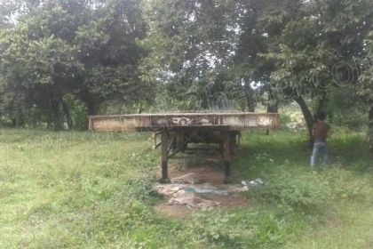 หางพื้นเรียบ   2  เพลา สามมิตร  หางปี 2542  ยาว  12.40  เมตร  กว้าง  2.5   เมตร