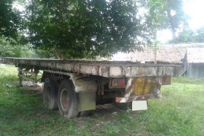 หางพื้นเรียบ   2  เพลา สามมิตร  หางปี 2542  ยาว  12.40  เมตร  กว้าง  2.5   เมตร