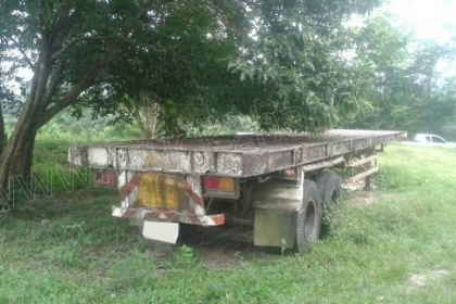 หางพื้นเรียบ   2  เพลา สามมิตร  หางปี 2542  ยาว  12.40  เมตร  กว้าง  2.5   เมตร