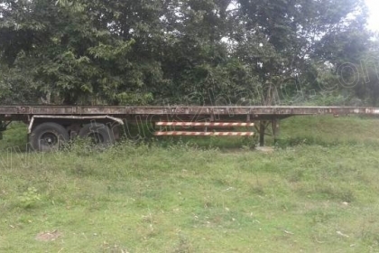 หางพื้นเรียบ   2  เพลา สามมิตร  หางปี 2542  ยาว  12.40  เมตร  กว้าง  2.5   เมตร