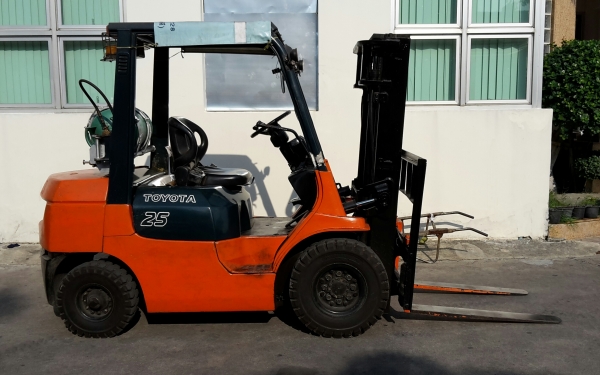 ฟอร์คลิฟต์ TOYOTA 7FG25 เสา3เมตร ขายถูกมาก