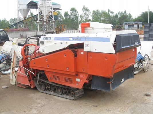 รถเกี่ยวข้าวแบบนั่งขับ คูโบต้า 13 แรงม้า  มือสองจากนอก