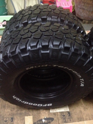 ขายยางBF Mud KM2 315/75/16 ดอกเต็มๆ