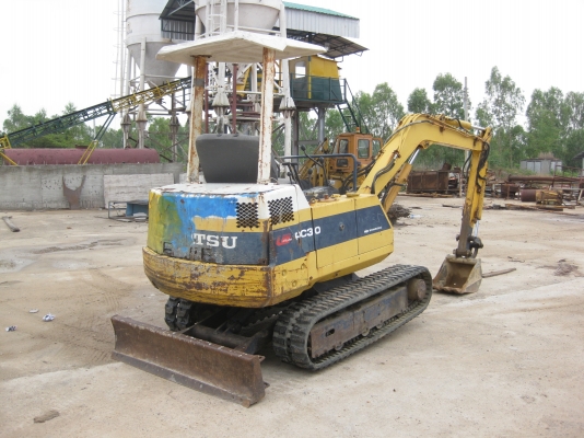 รถแบคโฮ PC30-6 แทรคยาง พร้อมไลน์หัวแย๊ก