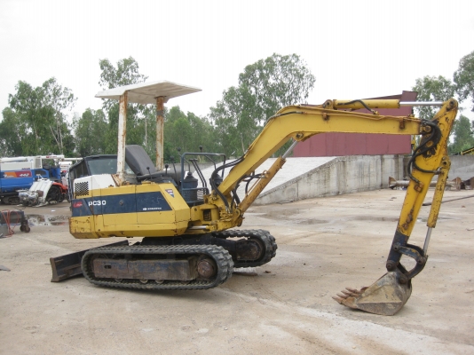 รถแบคโฮ PC30-6 แทรคยาง พร้อมไลน์หัวแย๊ก