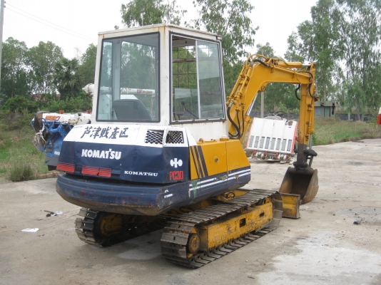 รถแบคโฮ PC30-5 แทรคเหล็ก มีห้องเก๋ง ช่วงล่างเต็ม