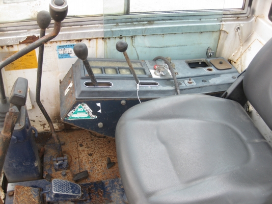 รถแบคโฮ PC30-5 แทรคเหล็ก มีห้องเก๋ง ช่วงล่างเต็ม