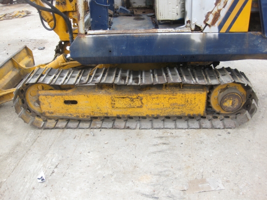 รถแบคโฮ PC30-5 แทรคเหล็ก มีห้องเก๋ง ช่วงล่างเต็ม