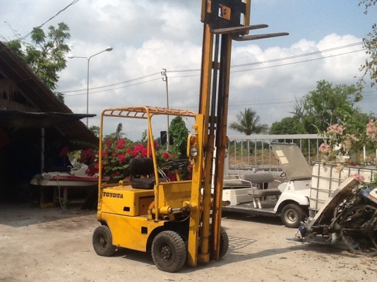 รถยกToyota 2fg10 สภาพดีพร้อมใช้ราคาไม่แพง เสาสูง3เมตร