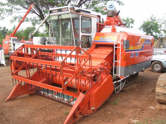 รถเกี่ยวข้าวแบบกงหลา คูโบต้า AX85