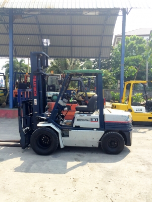 -:-*&bull;*ข า ย ร ถ ย ก นำ เ ข้ า*&bull;*-:-KOMATSU FD30-11 เครื่องดีเซล เสา4เมตร งาเท สนใจติดต่อ 083-062-0223(ปอนด์)