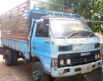 ISUZU KS 100 HP 4BC1 รถบรรทุกหกล้อ กระบะเหล็กคอกไม้ความยาว 4.30 เมตรพื้นไม้สภาพดีสุดๆไม่มีผุเลยครับพร้อมบรรทุกหนักได้เลย เครื่องยนต์ 100 แรงฝาขาวแรงดีไม่เยิ้ม หัวเก๋งสวยภายในคอนโซลครบพร้อม พวงมาลัยเพาเวอร์ ช่วงล่างใหญ่คัชซีไม่มีบวม คานหน้ากับเฟืองท้ายติด ISUZU KS 100 HP 4BC1 รถบรรทุกหกล้อ กระบะเหล็กคอกไม้ความยาว 4.30 เมตรพื้นไม้สภาพดีสุดๆไม่มีผุเลยครับพร้อมบรรทุกหนักได้เลย เครื่องยนต์ 100 แรงฝาขาวแรงดีไม่เยิ้ม หัวเก๋งสวยภายในคอนโซลครบพร้อม พวงมาลัยเพาเวอร์ ช่วงล่างใหญ่คัชซีไม่มีบวม คานหน้ากับเฟืองท้ายติด