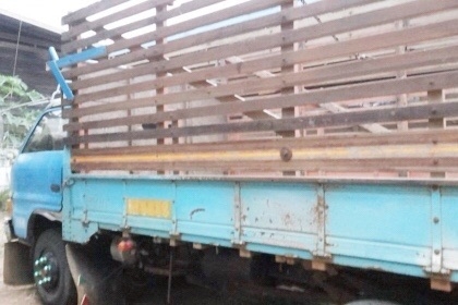 ISUZU KS 100 HP 4BC1 รถบรรทุกหกล้อ กระบะเหล็กคอกไม้ความยาว 4.30 เมตรพื้นไม้สภาพดีสุดๆไม่มีผุเลยครับพร้อมบรรทุกหนักได้เลย เครื่องยนต์ 100 แรงฝาขาวแรงดีไม่เยิ้ม หัวเก๋งสวยภายในคอนโซลครบพร้อม พวงมาลัยเพาเวอร์ ช่วงล่างใหญ่คัชซีไม่มีบวม คานหน้ากับเฟืองท้ายติด ISUZU KS 100 HP 4BC1 รถบรรทุกหกล้อ กระบะเหล็กคอกไม้ความยาว 4.30 เมตรพื้นไม้สภาพดีสุดๆไม่มีผุเลยครับพร้อมบรรทุกหนักได้เลย เครื่องยนต์ 100 แรงฝาขาวแรงดีไม่เยิ้ม หัวเก๋งสวยภายในคอนโซลครบพร้อม พวงมาลัยเพาเวอร์ ช่วงล่างใหญ่คัชซีไม่มีบวม คานหน้ากับเฟืองท้ายติด