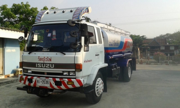 ขายหกล้อบรรทุกรถน้ำมัน