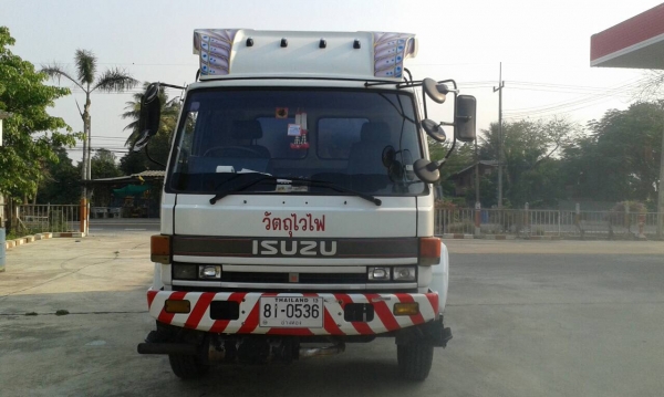 ขายหกล้อบรรทุกรถน้ำมัน