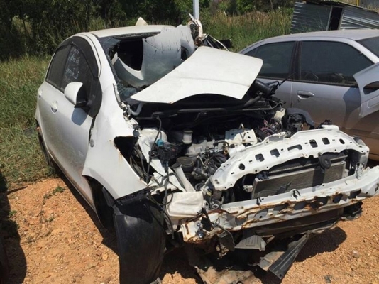 ขายด่วนโตโยต้า ยาริส สีขาว ปี2012 รถอุบัติเหตุ พร้อมเล่มทะเบียน