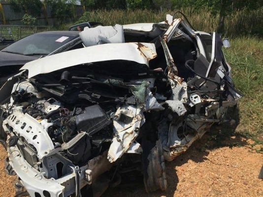 ขายด่วนโตโยต้า ยาริส สีขาว ปี2012 รถอุบัติเหตุ พร้อมเล่มทะเบียน